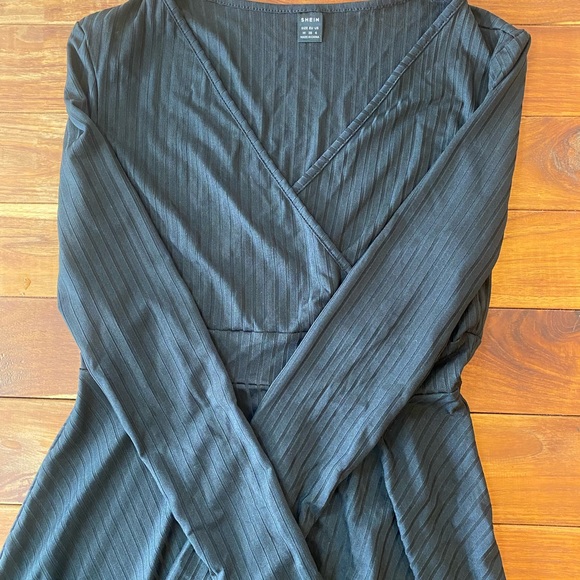 3 dresses, 2 NWT, 1 no tags but never worn - Picture 9 of 9